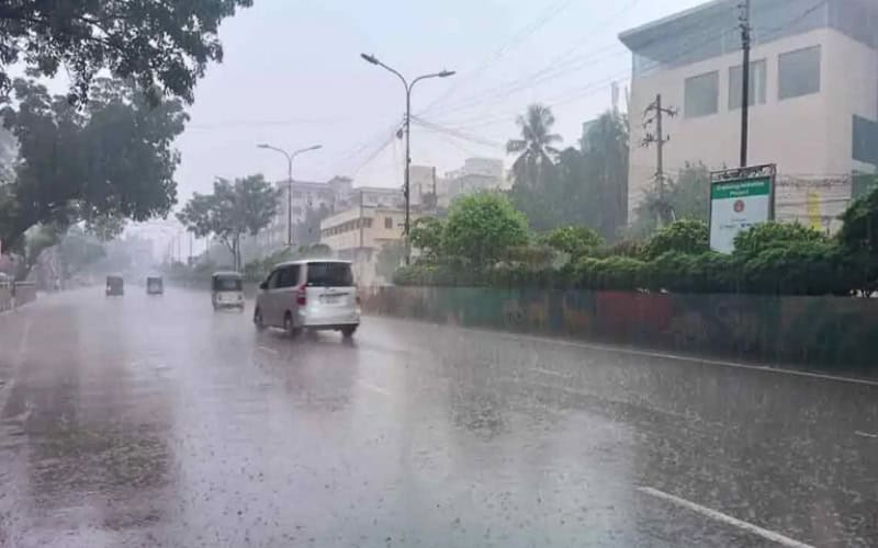 ঢাকাসহ ৮ অঞ্চলে বজ্রবৃষ্টির সম্ভাবনা
