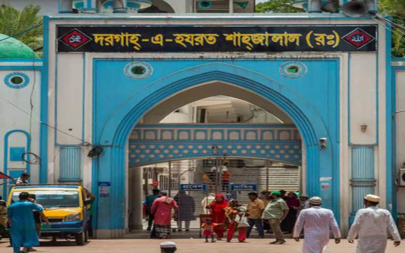 শাহজালালের মাজার: স্বচ্ছতার বিতর্ক যখন সামাজিক নিগ্রহে রূপান্তর | চ্যানেল আই অনলাইন শাহজালালের মাজার: স্বচ্ছতার বিতর্ক যখন সামাজিক নিগ্রহে রূপান্তর | চ্যানেল আই অনলাইন