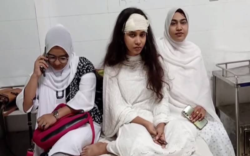 আইনজীবীর মাথায় পেপার ওয়েট ছুড়ে বিচারিক ক্ষমতা হারালেন সেই বিচারক