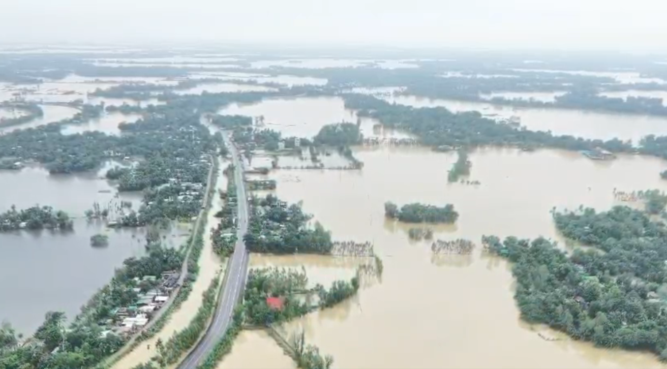 কক্সবাজারে পানিবন্দী দেড় লাখ মানুষ, এখনও বন্ধ সেন্টমার্টিন-টেকনাফ নৌ চলাচল