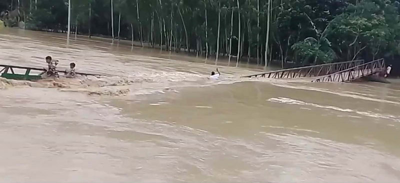 শেরপুরে পাহাড়ি ঢলে বেইলি সেতু ভেঙে যোগাযোগ বিচ্ছিন্ন | চ্যানেল আই অনলাইন শেরপুরে পাহাড়ি ঢলে বেইলি সেতু ভেঙে যোগাযোগ বিচ্ছিন্ন | চ্যানেল আই অনলাইন