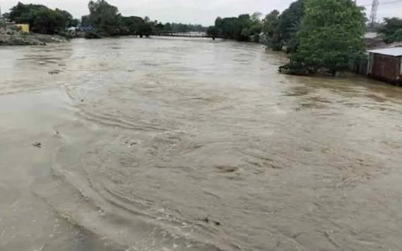 টানা বৃষ্টি ও উজানের ঢলে ৬ নদীর পানি বিপৎসীমার ওপরে | চ্যানেল আই অনলাইন টানা বৃষ্টি ও উজানের ঢলে ৬ নদীর পানি বিপৎসীমার ওপরে | চ্যানেল আই অনলাইন