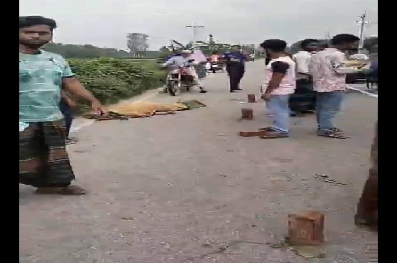টাঙ্গাইলে সড়ক দুর্ঘটনায় মা নিহত, বাবা-ছেলে আহত