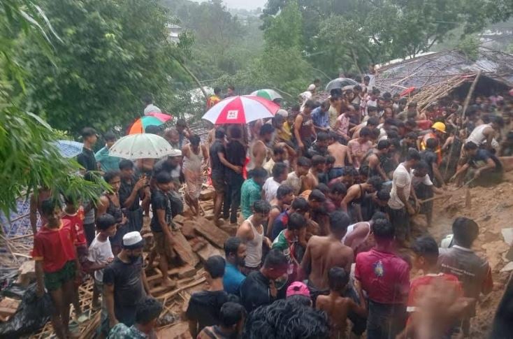 রোহিঙ্গা ক্যাম্পে পাহাড় ধসে পাঁচ শিক্ষার্থী নিহত