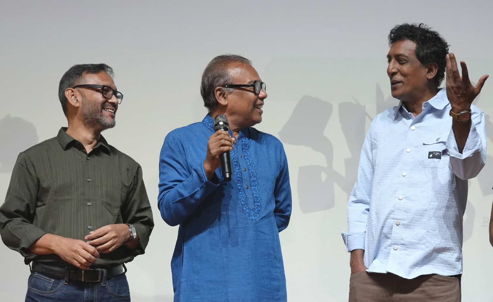 দীপককে দেখে দর্শক বললেন ‘উনাকে দেখে মারতে ইচ্ছে করছে’! | চ্যানেল আই অনলাইন দীপককে দেখে দর্শক বললেন ‘উনাকে দেখে মারতে ইচ্ছে করছে’! | চ্যানেল আই অনলাইন