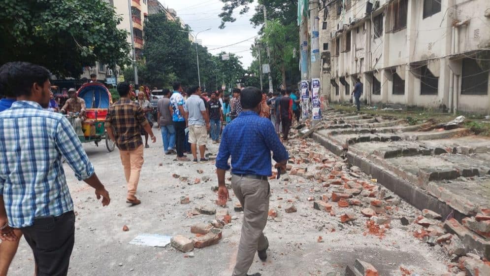 রাজধানীতে টিসিবির পণ্য নিতে এসে কলেজের দেয়াল ধসে নারীর মৃত্যু