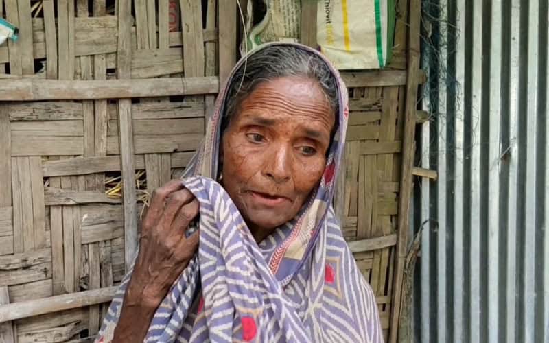 সন্তানদের অবহেলায় জীবিত থাকতেই নিজের কবর খুঁড়ে রাখলেন বৃদ্ধা মা
