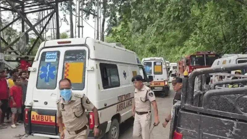 ভারতে নির্মাণাধীন সুড়ঙ্গ ধসে নিহত ৯, আটকা অন্তত ১৫