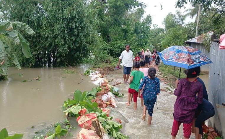 চকরিয়া ও মাতামুহুরীতে বন্যার পানিতে ডুবে দুই শিশুর মৃত্যু | চ্যানেল আই অনলাইন চকরিয়া ও মাতামুহুরীতে বন্যার পানিতে ডুবে দুই শিশুর মৃত্যু | চ্যানেল আই অনলাইন