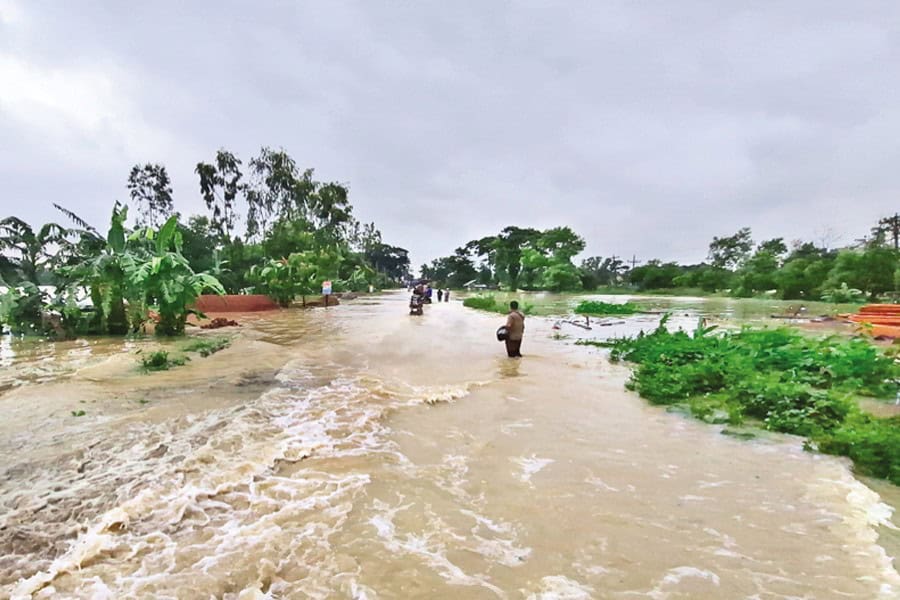 উজানের ঢল ও ভারী বৃষ্টিতে তিন বিভাগে বন্যার শঙ্কা