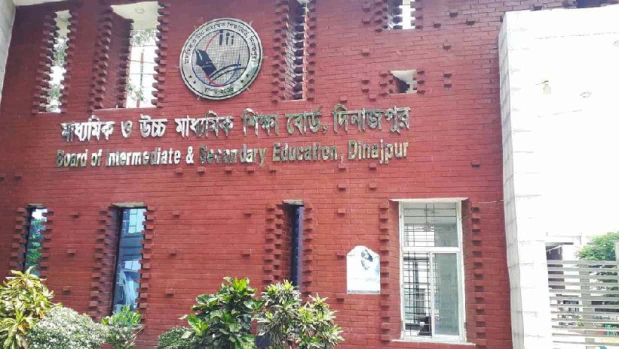 দিনাজপুর শিক্ষা বোর্ডে পাসের হারে এবার এগিয়ে ছেলেরা