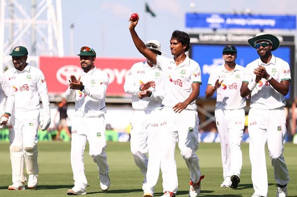 হাসানের ৬ উইকেট, মুমিনুল-তানজিদের ব্যাটে ডারউইনে সোনালী এক দিন বাংলাদেশের