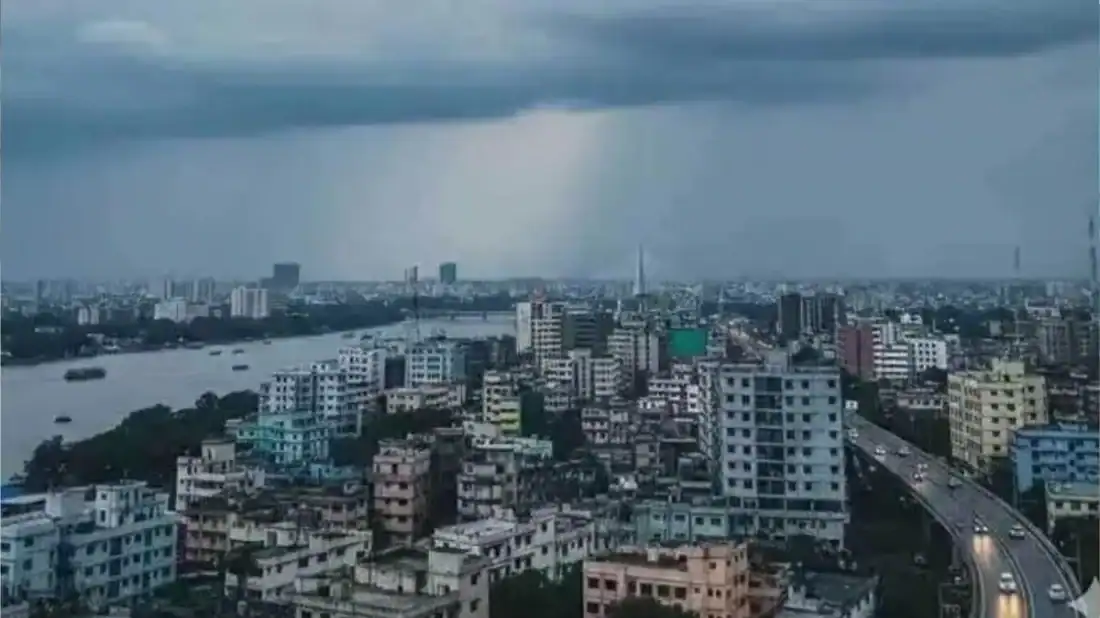 আকাশে মেঘের আনাগোনা, সামনে টানা বৃষ্টির সম্ভাবনা