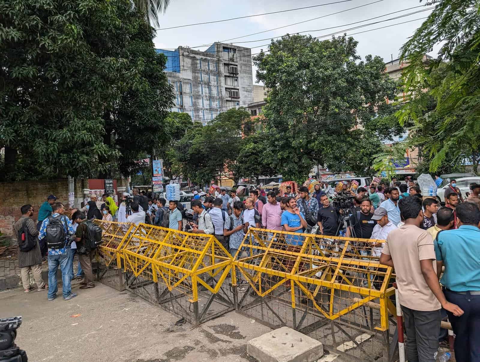ধানমন্ডি-৩২ নম্বরে তিনজনকে গণপিটুনির অভিযোগ, পুলিশ হেফাজতে দু’জন