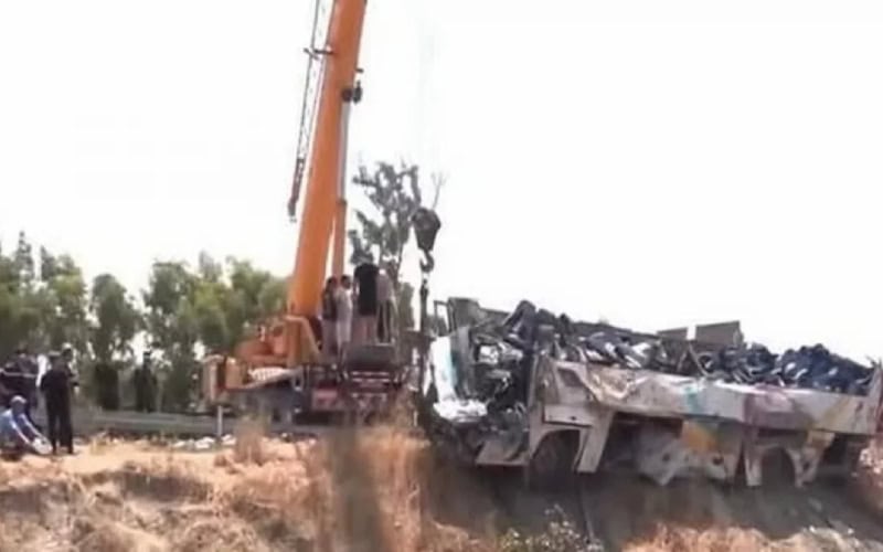 আলজেরিয়ায় যাত্রীবাহী বাস খাদে, নিহত ২৭