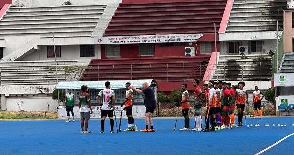 গোল করার দক্ষতায় বিশেষ জোর হকি কোচ গেরহার্ডের | চ্যানেল আই অনলাইন গোল করার দক্ষতায় বিশেষ জোর হকি কোচ গেরহার্ডের | চ্যানেল আই অনলাইন