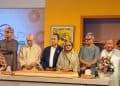 অভিনেতা ও নির্মাতা আফজাল হোসেন, অভিনেতা আবুল হায়াৎ , কথা সাহিত্যিক ওমদাদুল হক মিলন, বরেণ্য অভিনেত্রী দিলারা জামান ও শিশু সাহিত্যিক ফরিদুর রেজা সাগর কে নিয়ে কেক কেটে পাঁচ হাজার তম পর্বের উদ্বোধন করেন মাছরাঙা টেলিভিশনের ব্যবস্থাপনা পরিচালক অঞ্জন চৌধুরী।