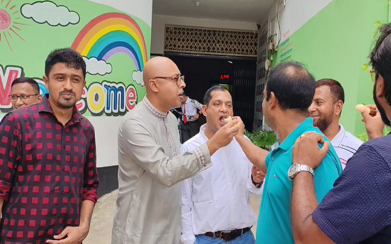 মির্জা ফখরুল রাষ্ট্রপতি পদে মনোনয়ন পাওয়ায় ঠাকুরগাঁওয়ে মিষ্টি বিতরণ