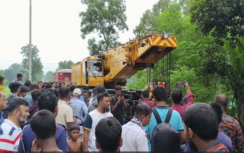 ‘সিল্কসিটি এক্সপ্রেস’ ট্রেনের বগি লাইনচ্যুত: উদ্ধার কাজ নিয়ে যা জানা গেল