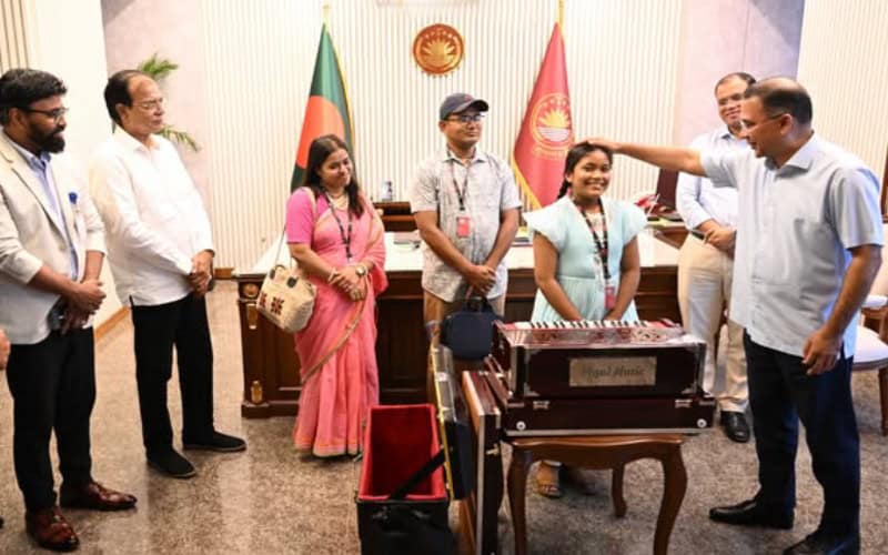প্রধানমন্ত্রীকে ইচ্ছার কথা জানিয়ে চিঠি লিখে ক্ষুদে সংগীতশিল্পী অনুশ্রীর স্বপ্নপূরণ