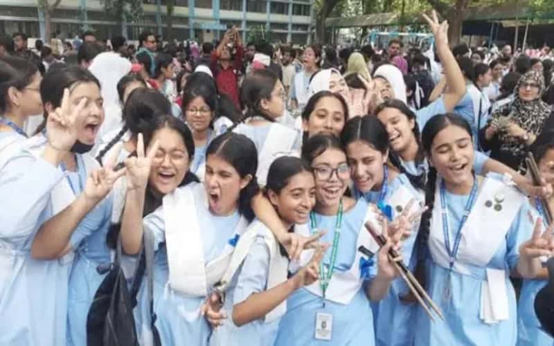 এসএসসি পরীক্ষায় পাসের হার ও জিপিএ-৫-এ এবারও এগিয়ে মেয়েরা