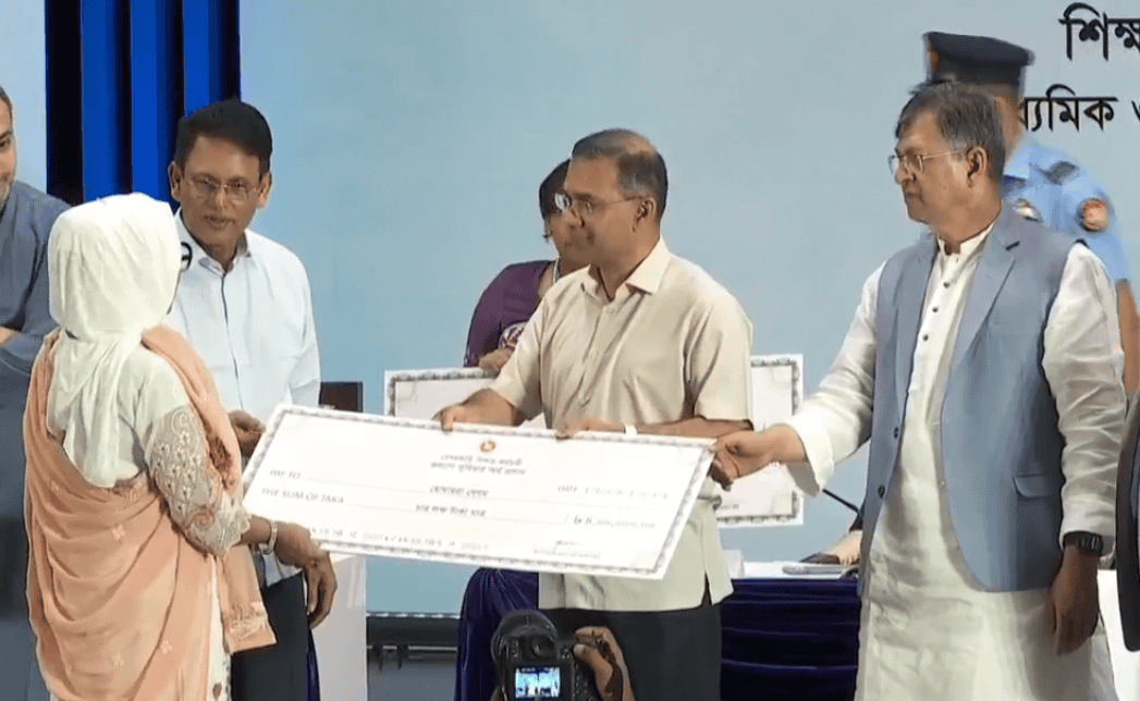 শিক্ষক-কর্মচারীদের অবসর ভাতা বিতরণ কার্যক্রমের উদ্বোধন করলেন প্রধানমন্ত্রী