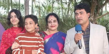 গণপতি চক্রবর্তী, স্ত্রী প্রীতিলতা চক্রবর্তী, মেয়ে প্রার্থী চক্রবর্তী ও ছেলে প্রীয়ম চক্রবর্তী এক ফ্রেমে বন্দি সেই সুখের দিনগুলো এখন শুধুই স্মৃতি