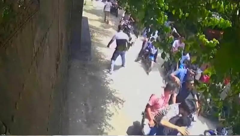 নাটোরে প্রয়াত সাবেক প্রতিমন্ত্রীর বাড়িতে হামলা