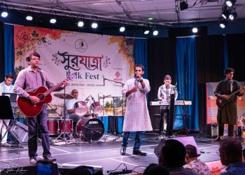 স্থানীয় শিল্পী ও তরুণ প্রতিভাদের সঙ্গীতে দর্শক-শ্রোতারা ফিরে যান বাংলাদেশের মেঠোপথ আর নদীর কলতানে