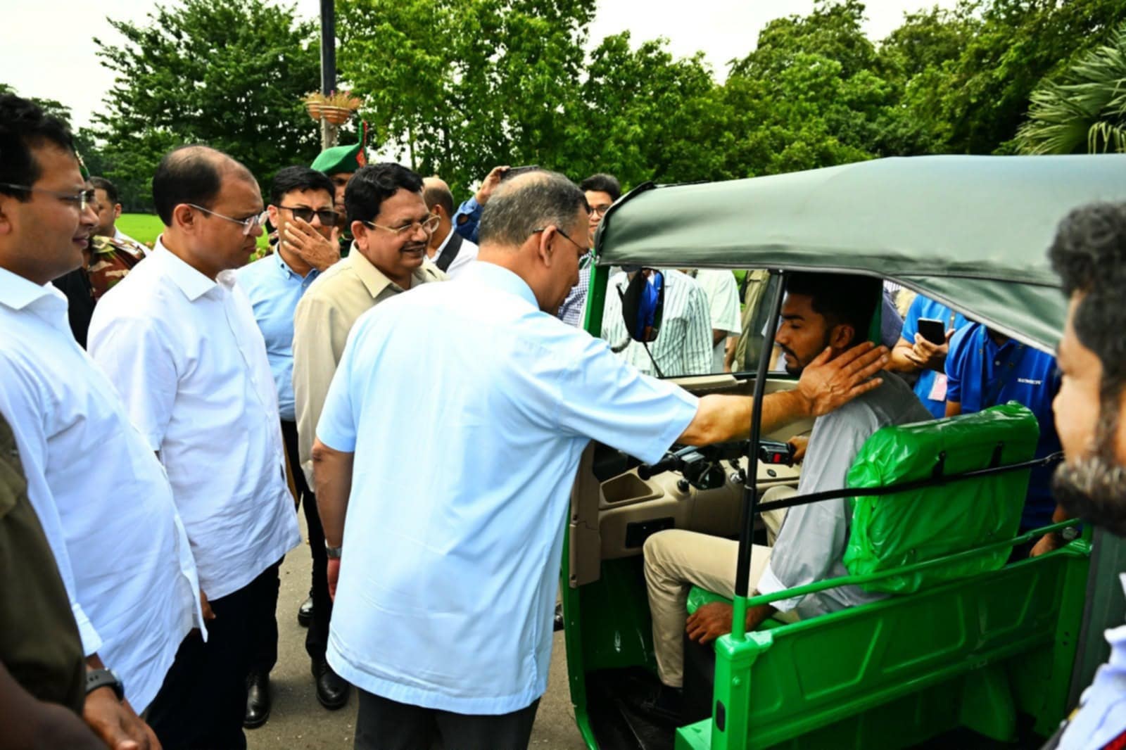 জুলাই যোদ্ধাদের সিএনজি ও রিকশা উপহার দিলেন প্রধানমন্ত্রী | চ্যানেল আই অনলাইন জুলাই যোদ্ধাদের সিএনজি ও রিকশা উপহার দিলেন প্রধানমন্ত্রী | চ্যানেল আই অনলাইন