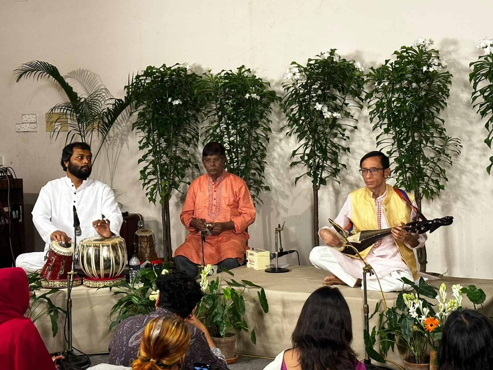রবীন্দ্রনাথ থেকে হাছন রাজা, যন্ত্রসংগীতে অনন্য আয়োজন | চ্যানেল আই অনলাইন রবীন্দ্রনাথ থেকে হাছন রাজা, যন্ত্রসংগীতে অনন্য আয়োজন | চ্যানেল আই অনলাইন