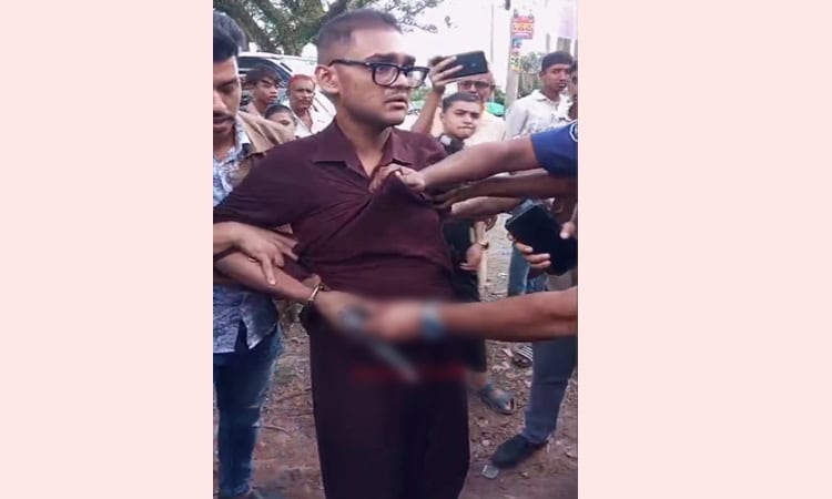 বিমানমন্ত্রী ও হুইপের পথসভায় গুলির চেষ্টার অভিযোগ, পিস্তলসহ যুবক আটক | চ্যানেল আই অনলাইন বিমানমন্ত্রী ও হুইপের পথসভায় গুলির চেষ্টার অভিযোগ, পিস্তলসহ যুবক আটক | চ্যানেল আই অনলাইন