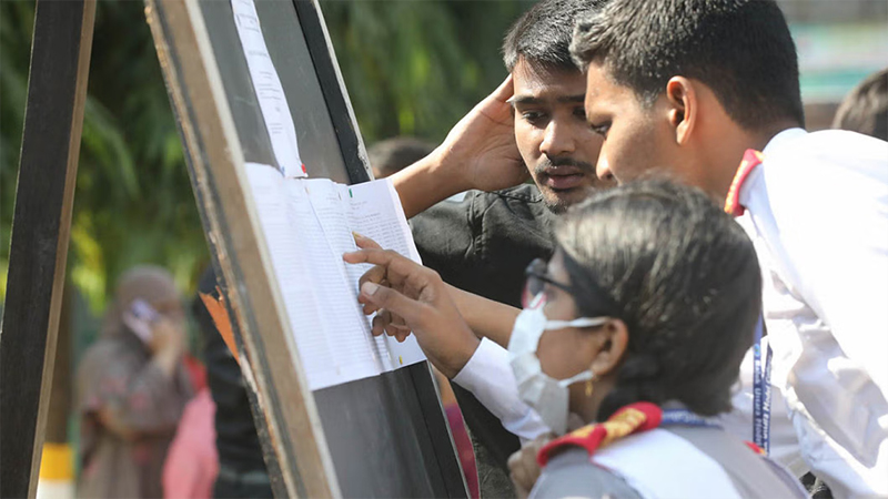 এসএসসির ফল প্রকাশ, কোথাও উচ্ছ্বাস কোথাও হতাশা | চ্যানেল আই অনলাইন এসএসসির ফল প্রকাশ, কোথাও উচ্ছ্বাস কোথাও হতাশা | চ্যানেল আই অনলাইন