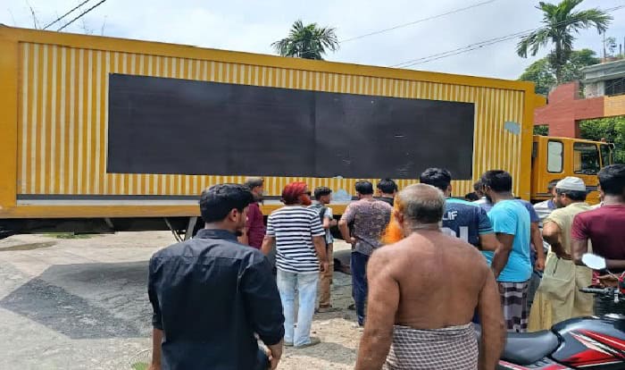 টাঙ্গাইলে কাভার্ড ভ্যানের চাপায় যুবক নিহত